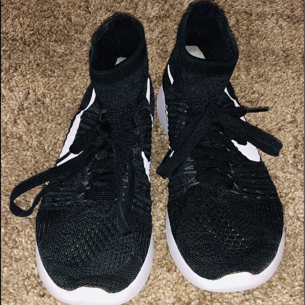 Athletic shoes